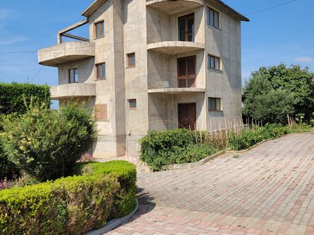 Vendesi villa a 3 piani a Shkallnur, Durazzo in vendita