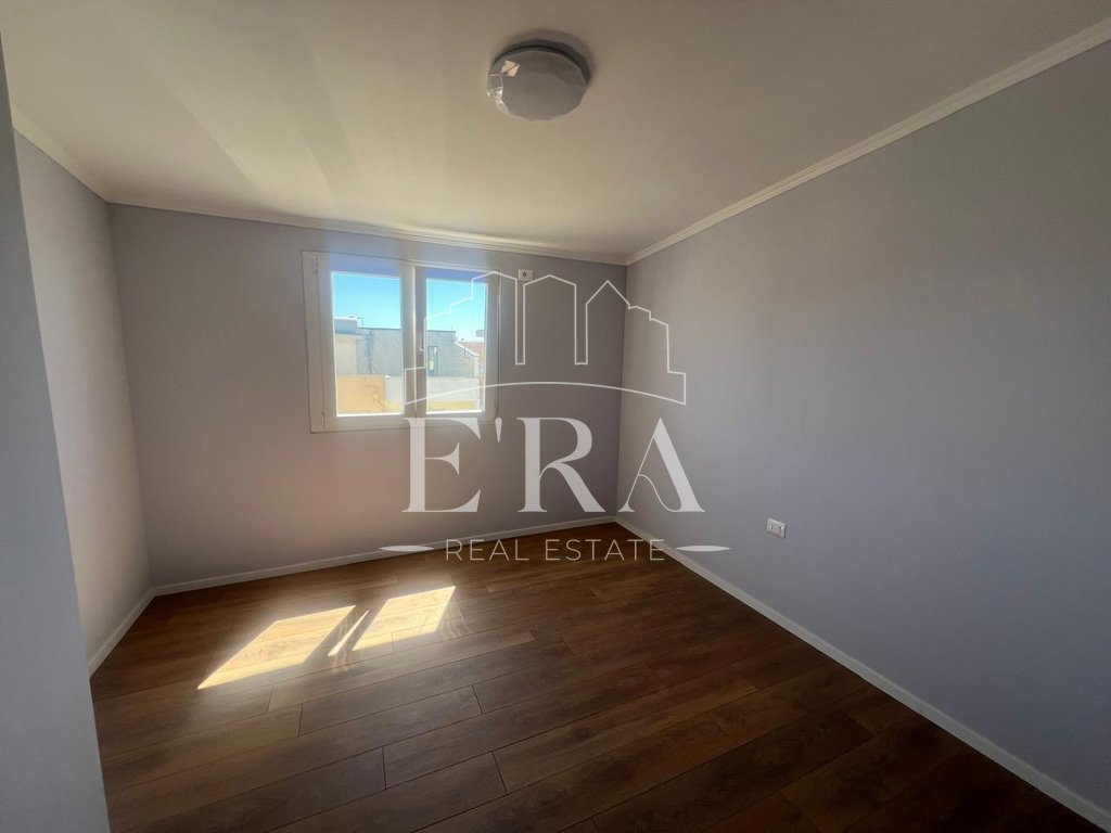 Disponojme Apartament  2+1 per shitje ne plazh Durres