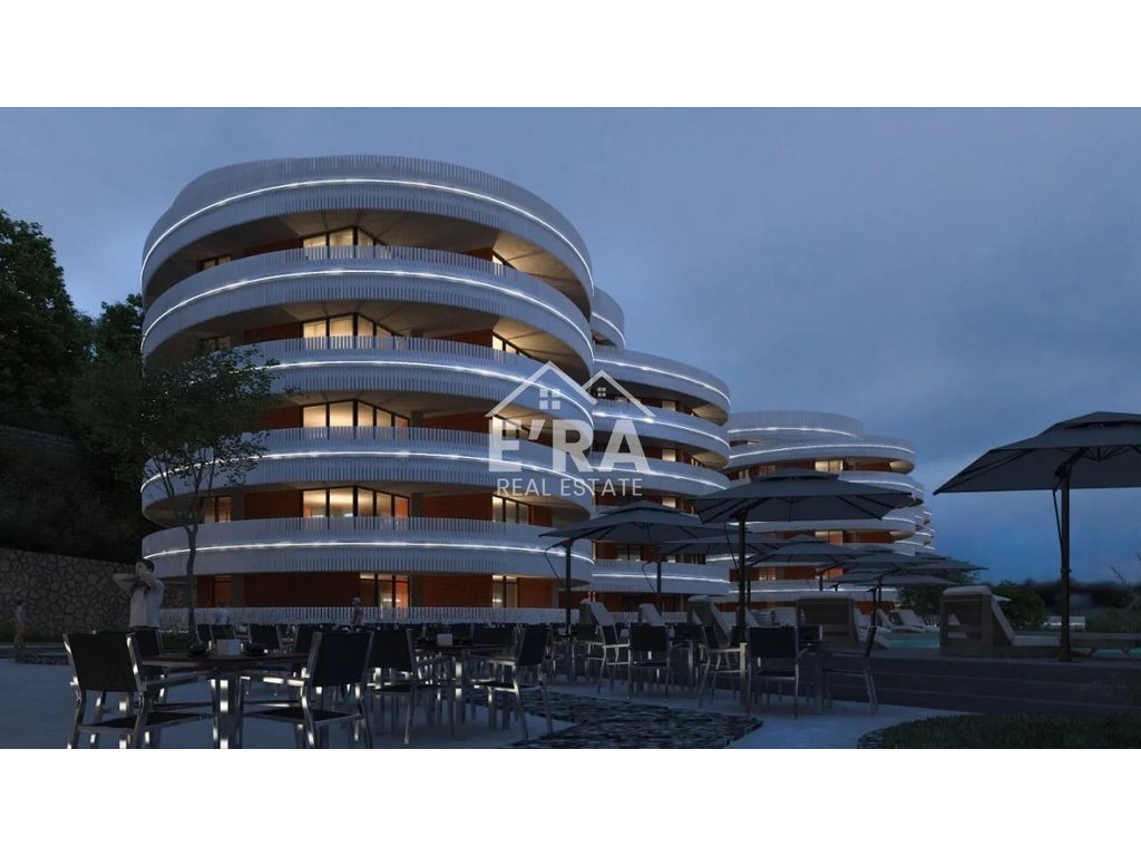 Shitet apartamenti 2+1+2 tualete, White Hill.