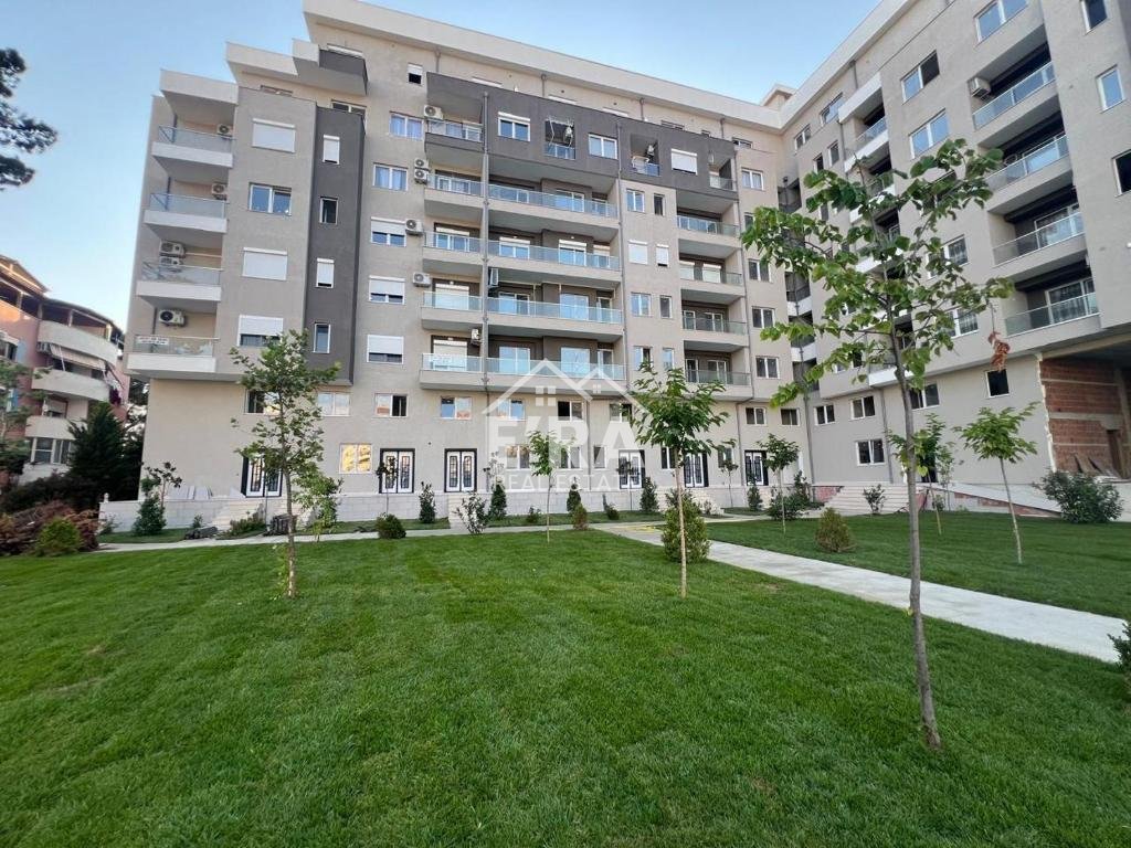 Shitet apartament 1+1, Golem.