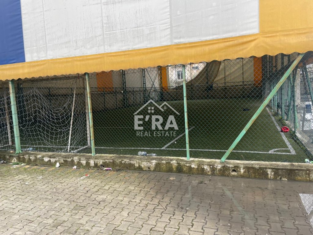 Disponojme ambient kalceto me qera,barbecue