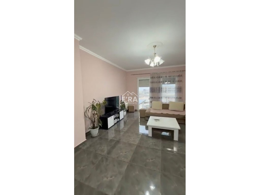 Shitet apartament 2+1,Durres