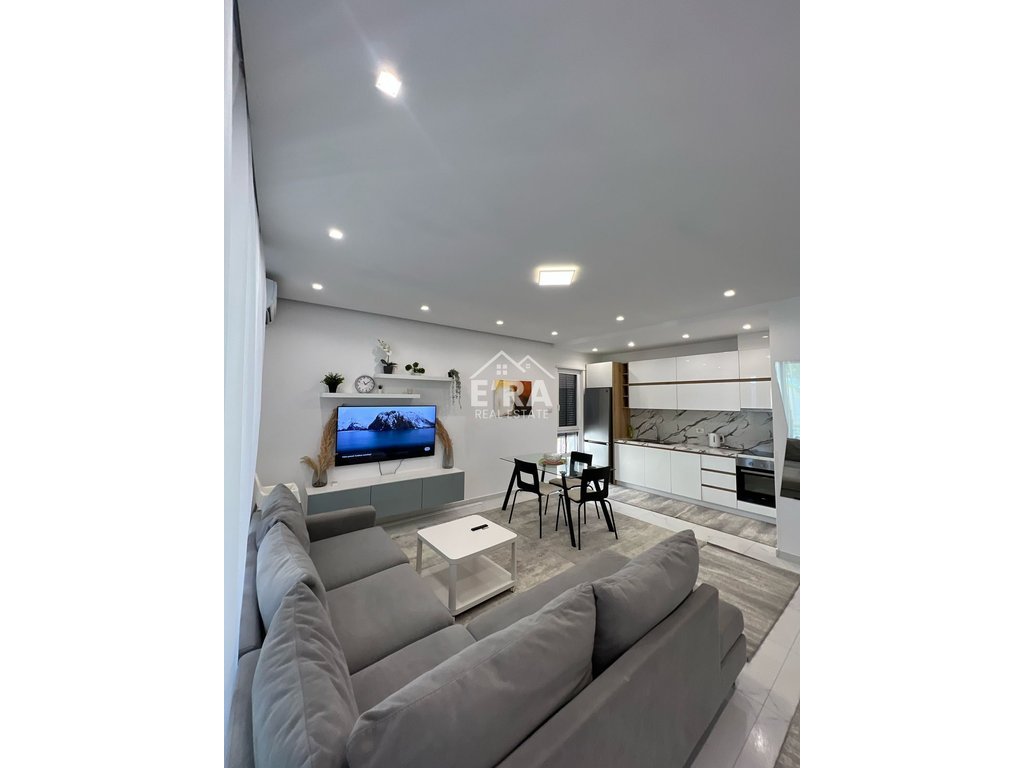 Shitet apartament 2+1, San Pietro, Gjiri i Lalzit.