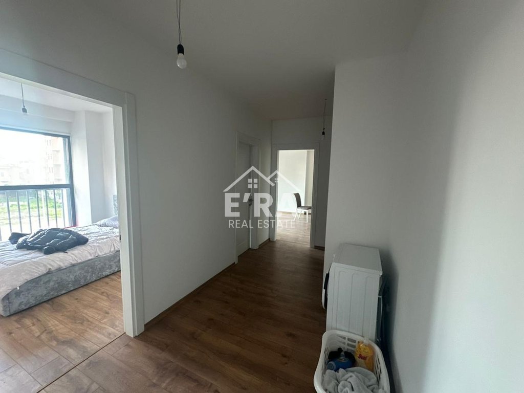 Shitet Apartament 2+1+2 tualete, Post Parking 25'000€.
Bulevardi i Ri Tiranë