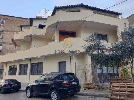 VILLA SU 3 PIANI IN VENDITA DIETRO LA SCUOLA BAJRAM CURRI!