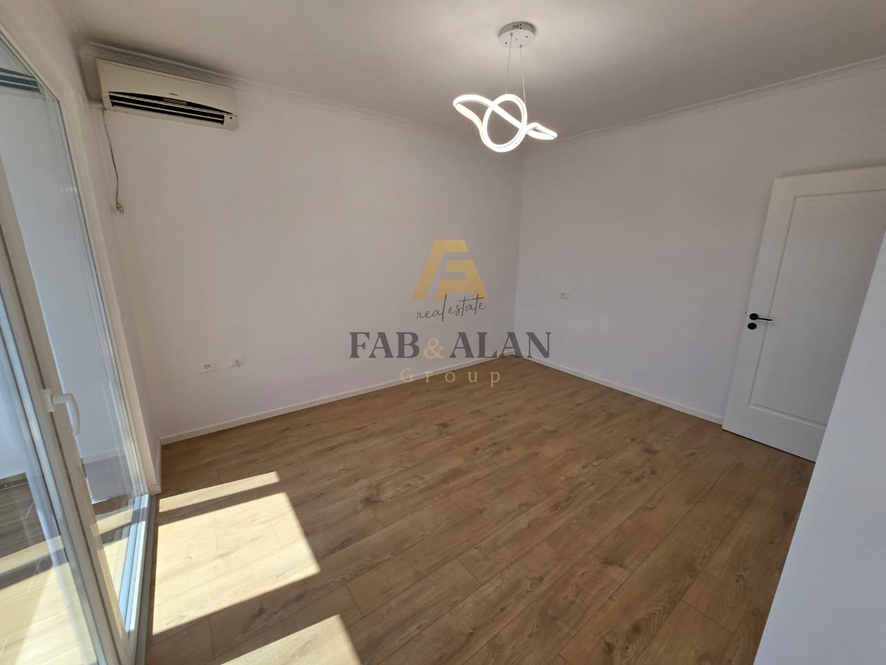 TEK RRUGA BARDHYL APARTMENT 2+1 FOR SALE!