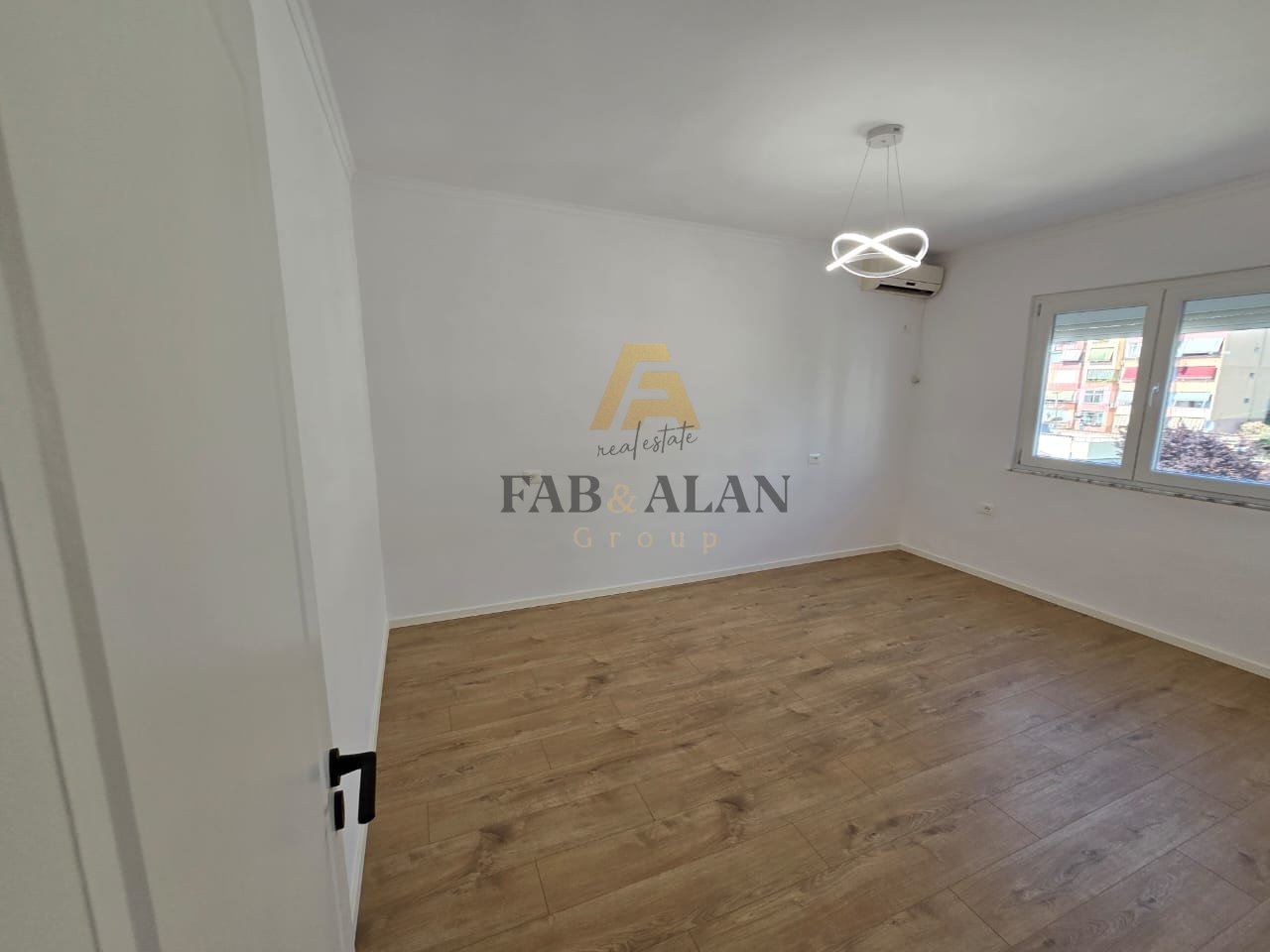 TEK RRUGA BARDHYL APARTMENT 2+1 FOR SALE!