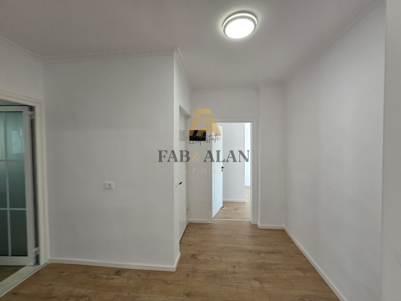TEK RRUGA BARDHYL APARTMENT 2+1 FOR SALE!