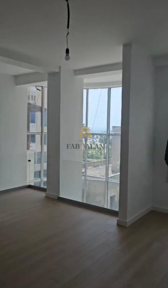 TEK VOLLGA A DURRËS APPARTAMENTO 3+1+2 IN VENDITA!
