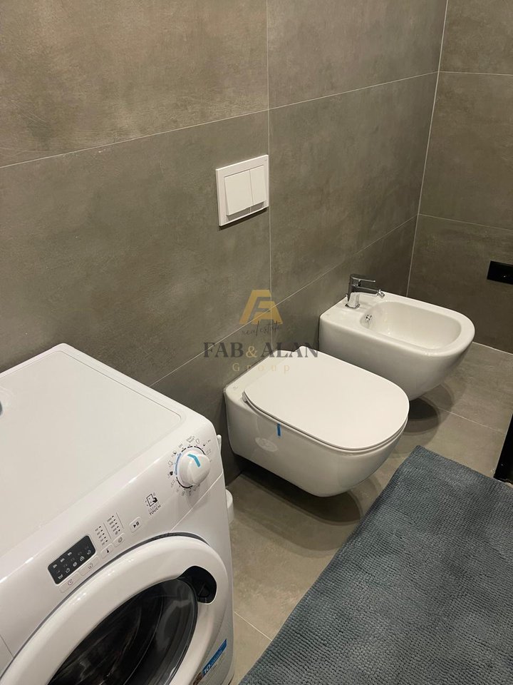 TEK RRUGA E KOSOVAREVE APARTAMENT 2+1 ME QERA!