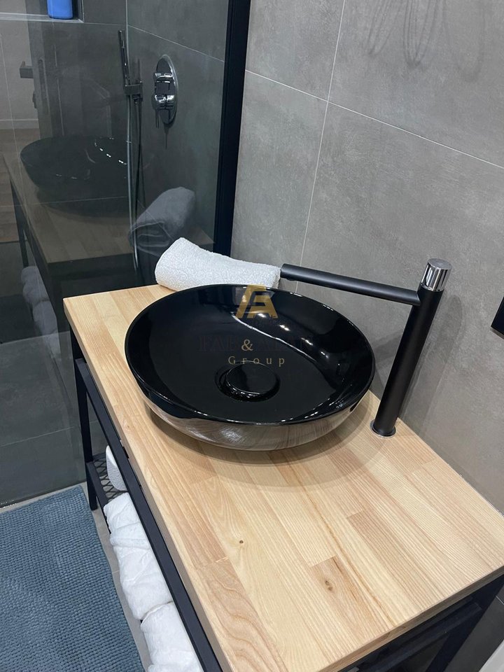 TEK RRUGA E KOSOVAREVE APARTAMENT 2+1 ME QERA!