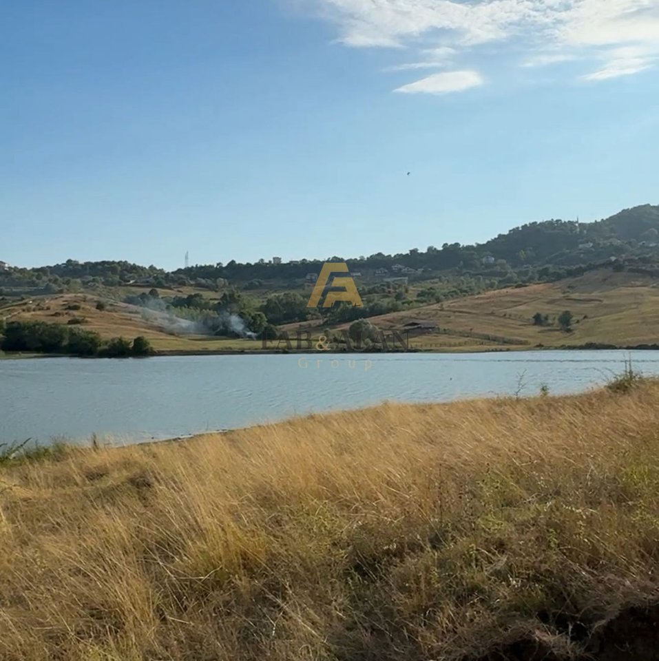 SOLO IL LAGO KASHARI 3000 M2 VICINO ALLA STRADA!