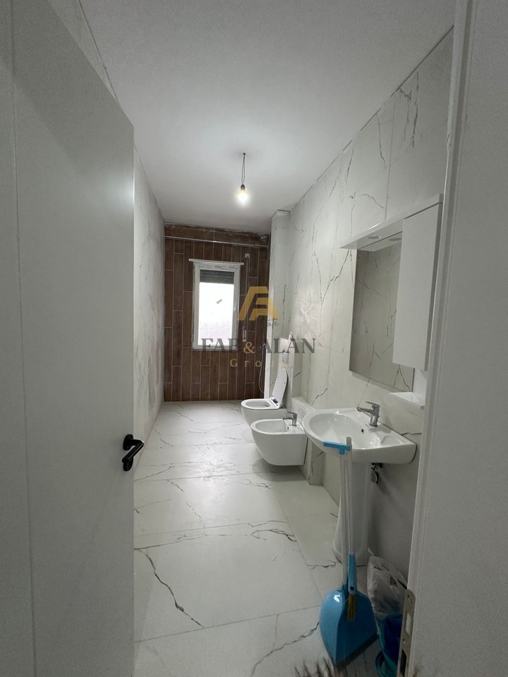 NE KAMEZ TEK RRUGA BERISHA APARTAMENT 2+1+2 PER QERA!
