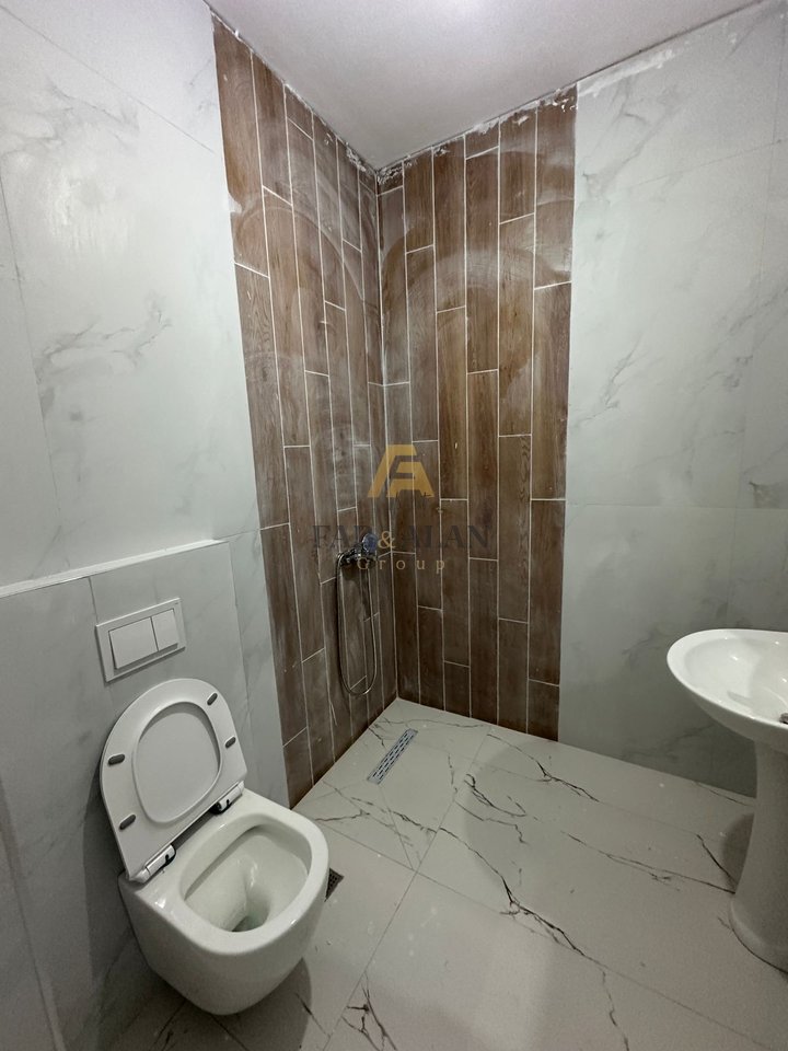 NE KAMEZ TEK RRUGA BERISHA APARTAMENT 2+1+2 PER QERA!