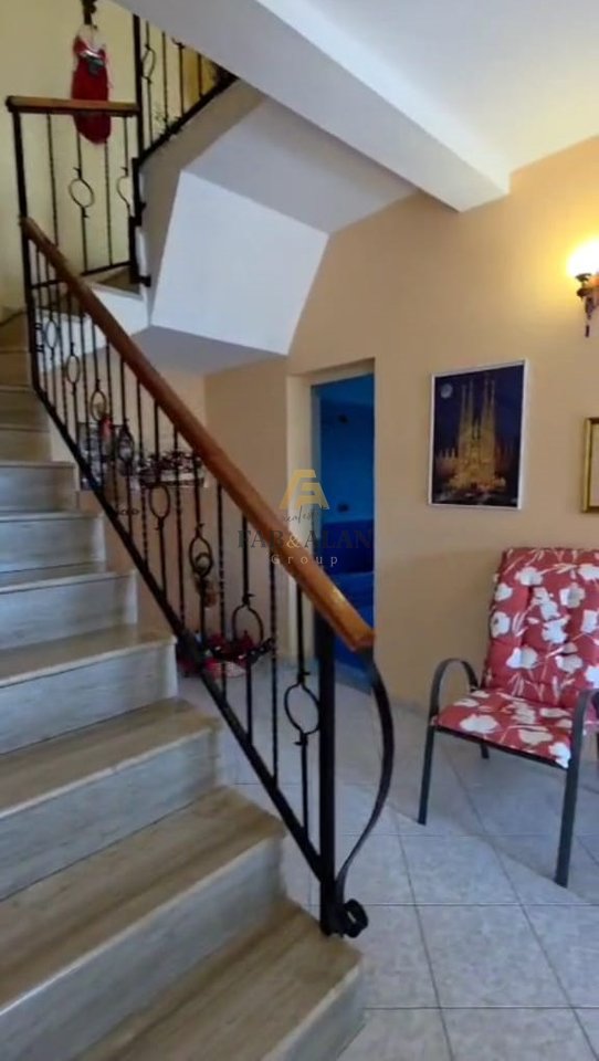 VILLA SU 3 PIANI IN VENDITA A PORCELAN TIRANA