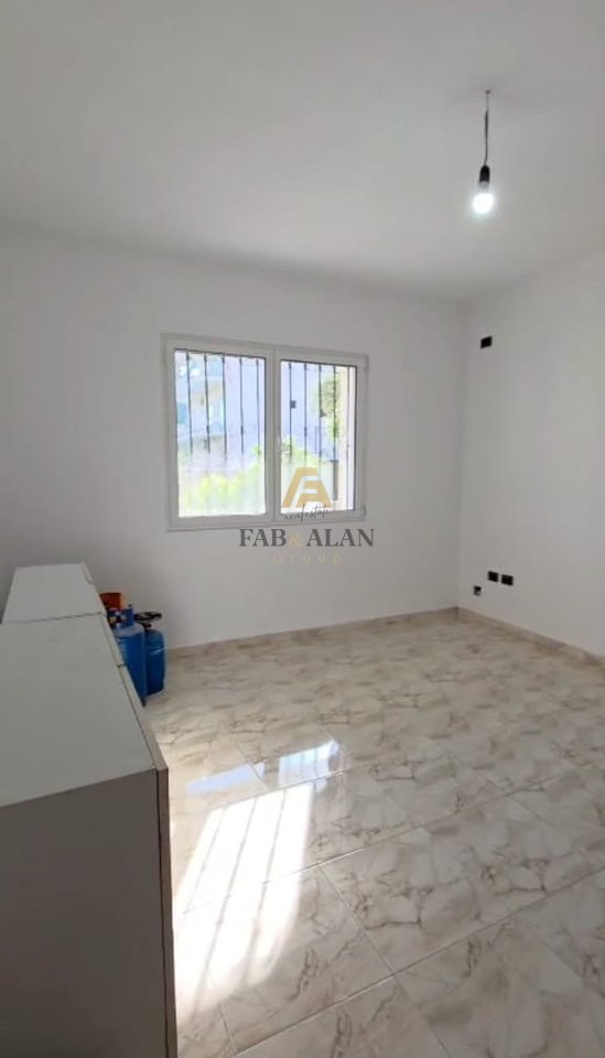 VILLA SU 3 PIANI IN VENDITA A PORCELAN TIRANA