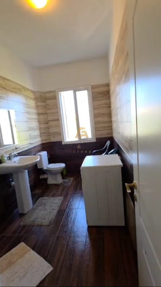 VILLA SU 3 PIANI IN VENDITA A PORCELAN TIRANA