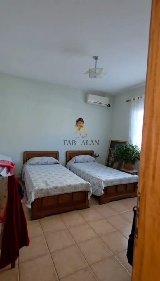 VILLA SU 3 PIANI IN VENDITA A PORCELAN TIRANA