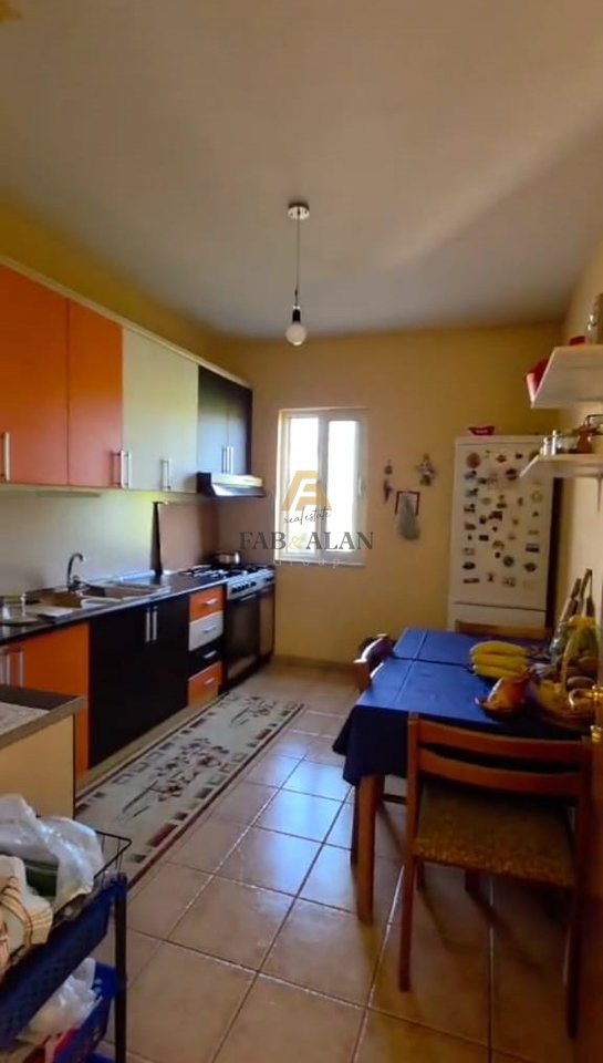 VILLA SU 3 PIANI IN VENDITA A PORCELAN TIRANA