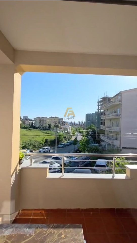 VILLA SU 3 PIANI IN VENDITA A PORCELAN TIRANA