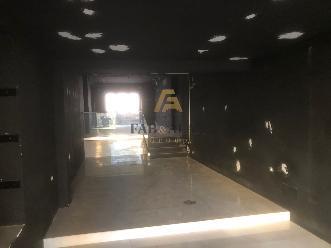 BUSINESS PREMISES FOR RENT 300 M² IN THE WILLSON SQUARE AREA