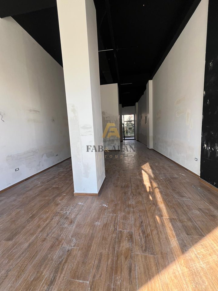 NEGOZIO IN AFFITTO 139 M² A ASTIR