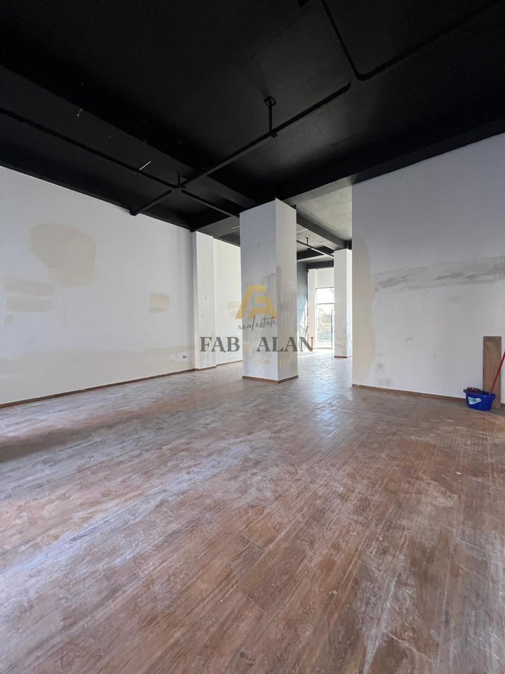 NEGOZIO IN AFFITTO 139 M² A ASTIR