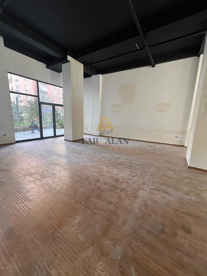 NEGOZIO IN AFFITTO 139 M² A ASTIR