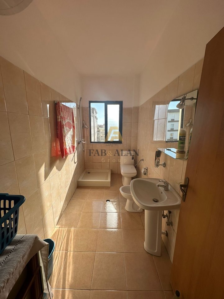 NE GOLEM APARTAMENT 1+1 PER SHITJE!