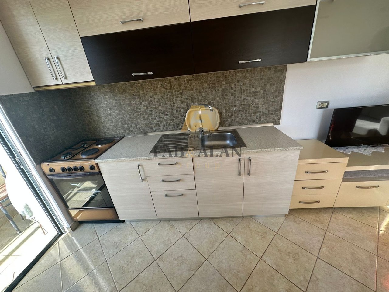 NE GOLEM APARTAMENT 1+1 PER SHITJE!