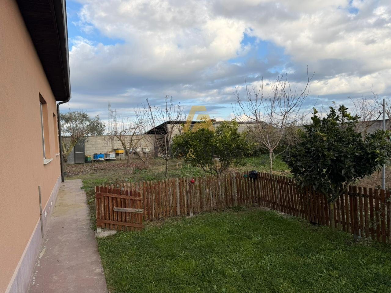 OKAZION!!!! NE XHAFZOTAJ VILE PER SHITJE!