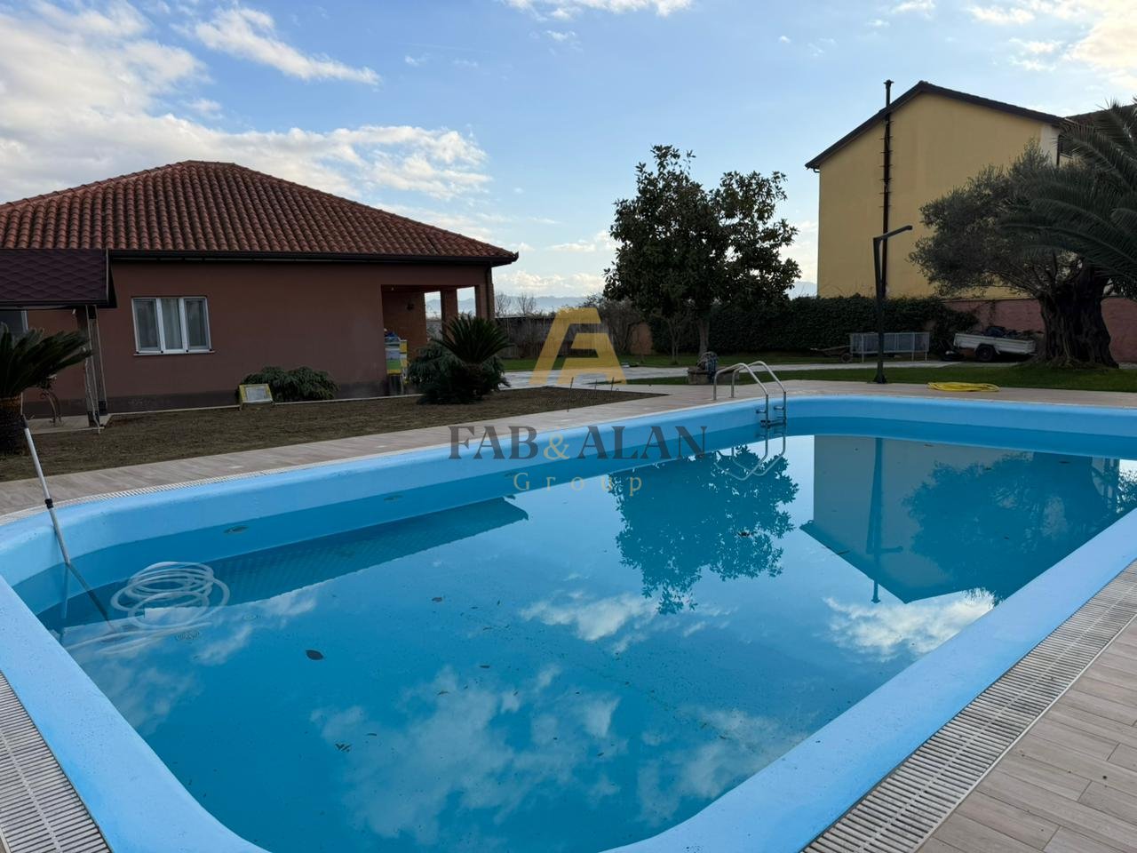 OKAZION!!!! NE XHAFZOTAJ VILE PER SHITJE!