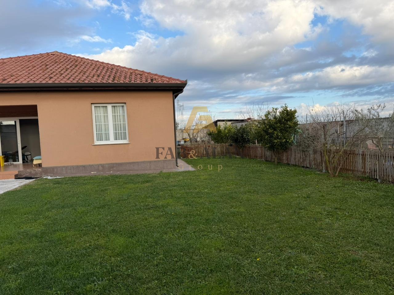 OKAZION!!!! NE XHAFZOTAJ VILE PER SHITJE!