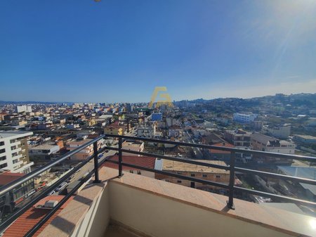 NE SPITALLE TE DURRESIT APARTAMENT 2+1 PER SHITJE!
