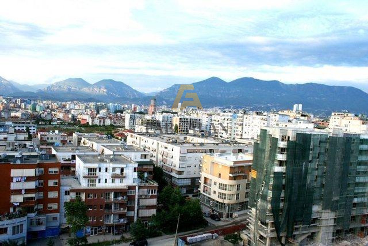 JEPET DYQAN ME QERA NE PORCELAN - BUZE RRUGES KRYESORE !