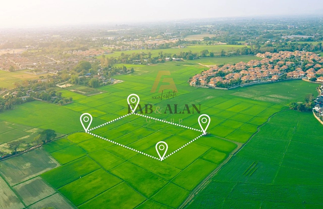 LAND OF 2200 M2 FOR SALE!