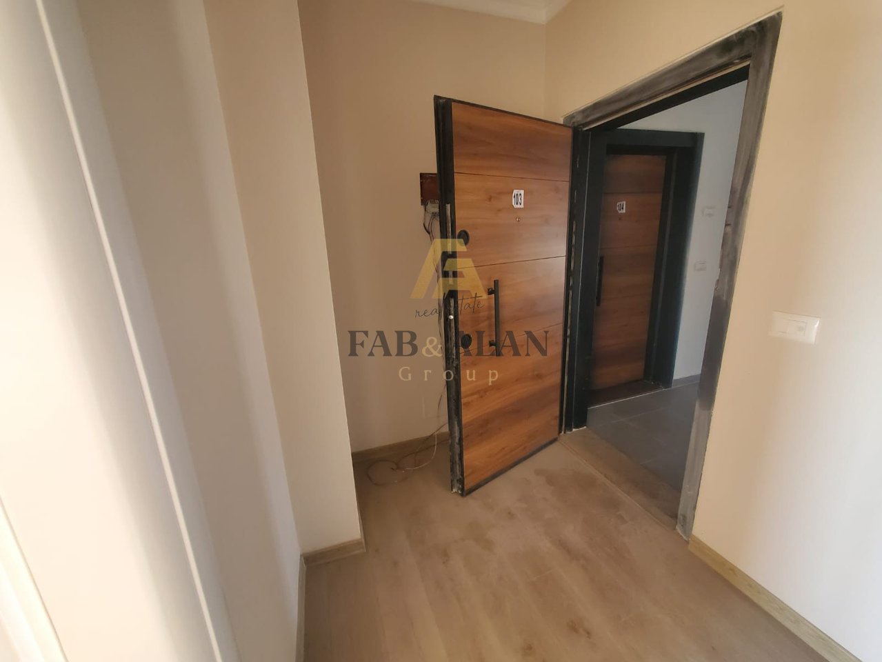NE SPITALLE TE DURRESIT APARTAMENT 2+1 PER SHITJE!