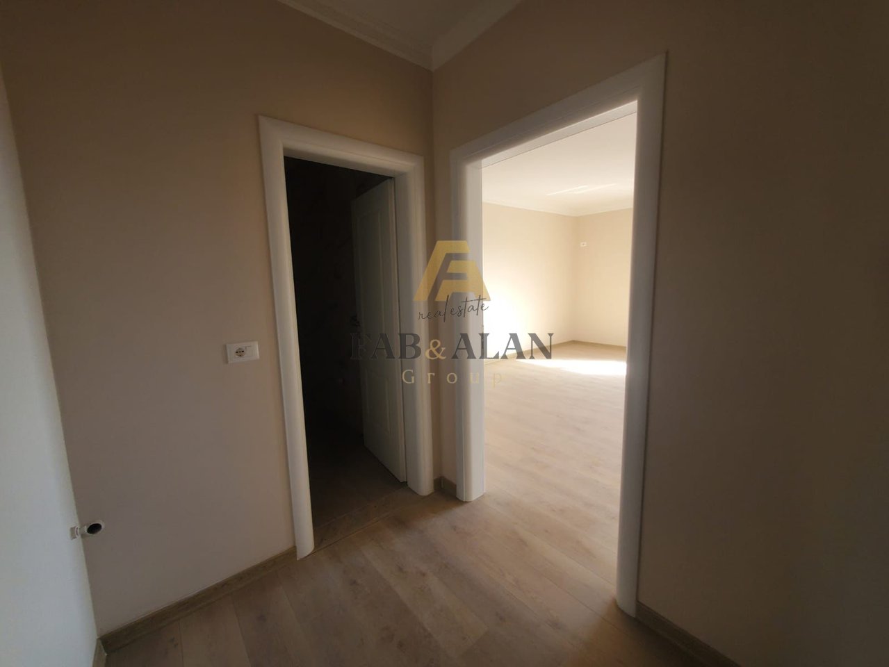 NE SPITALLE TE DURRESIT APARTAMENT 2+1 PER SHITJE!