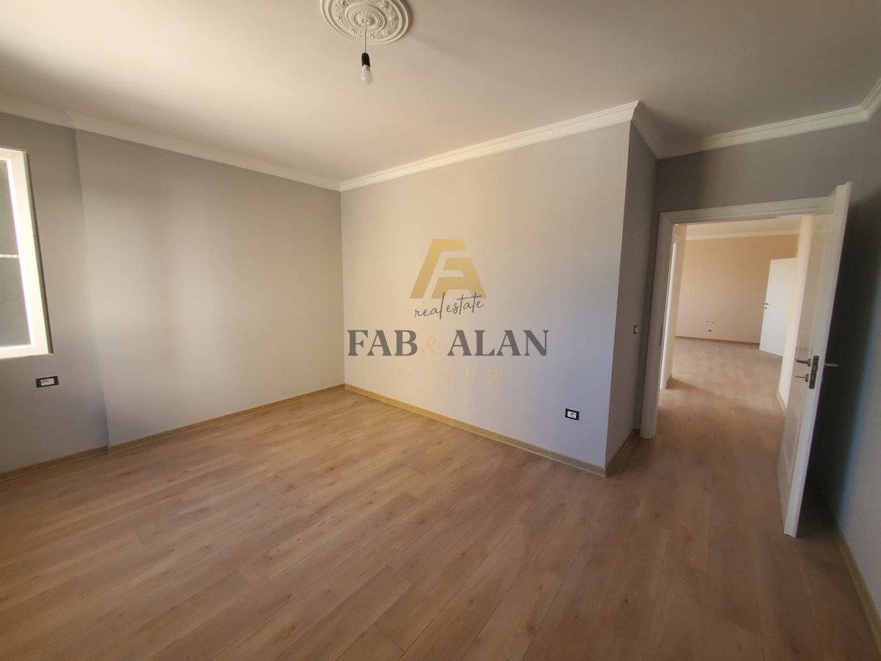 NE SPITALLE TE DURRESIT APARTAMENT 2+1 PER SHITJE!