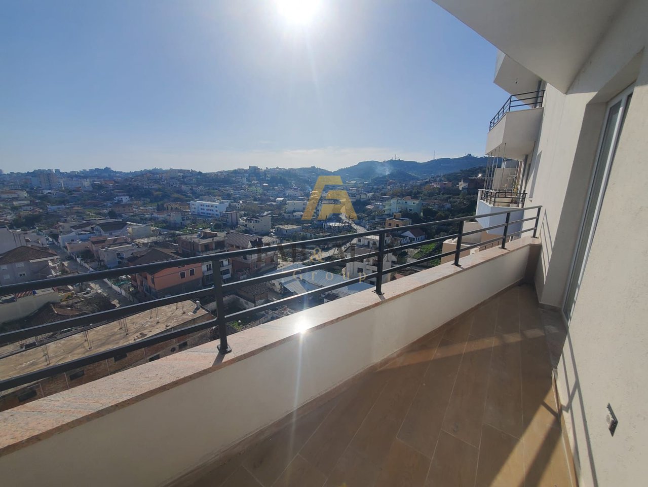 NE SPITALLE TE DURRESIT APARTAMENT 2+1 PER SHITJE!