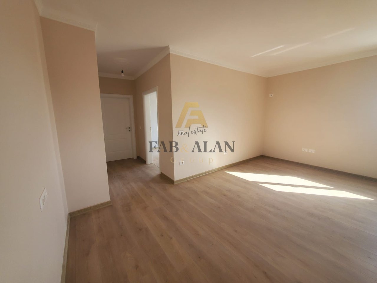 NE SPITALLE TE DURRESIT APARTAMENT 2+1 PER SHITJE!