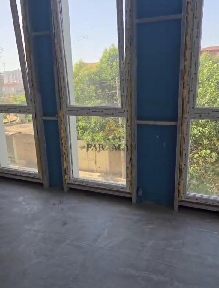 AMBIENT BIZNESI ME QERA NE UREN E PASKUQANIT !
