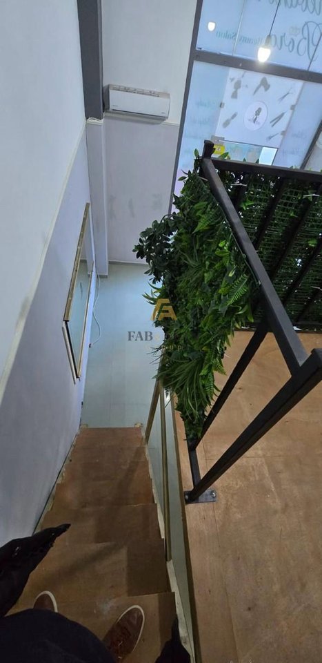 LOCALE COMMERCIALE IN AFFITTO - VIA '4 DESHMORET'!