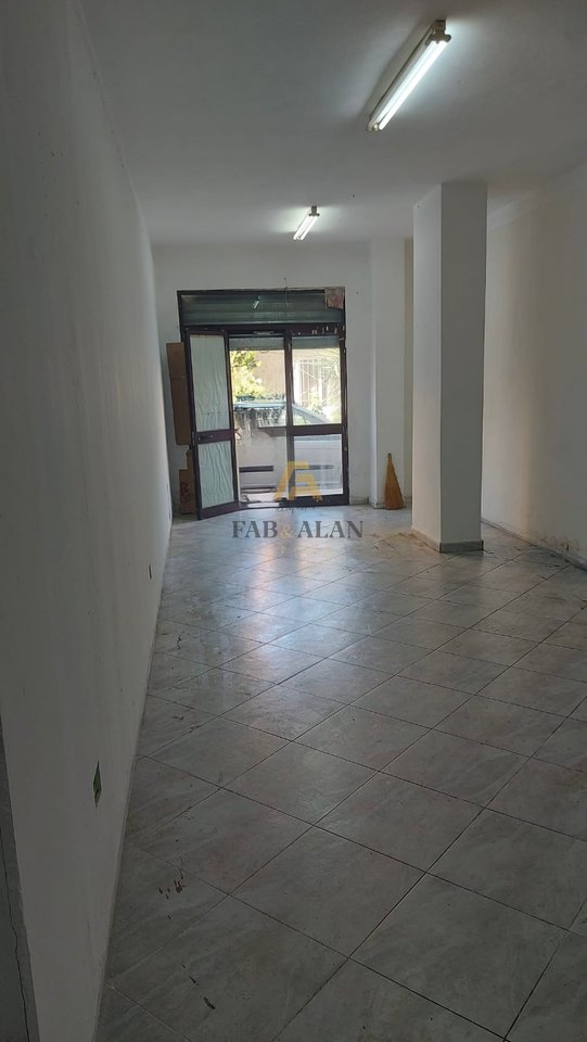 AMBJENT BIZNESI ME QERA- TEK RR. BARRIKADAVE !