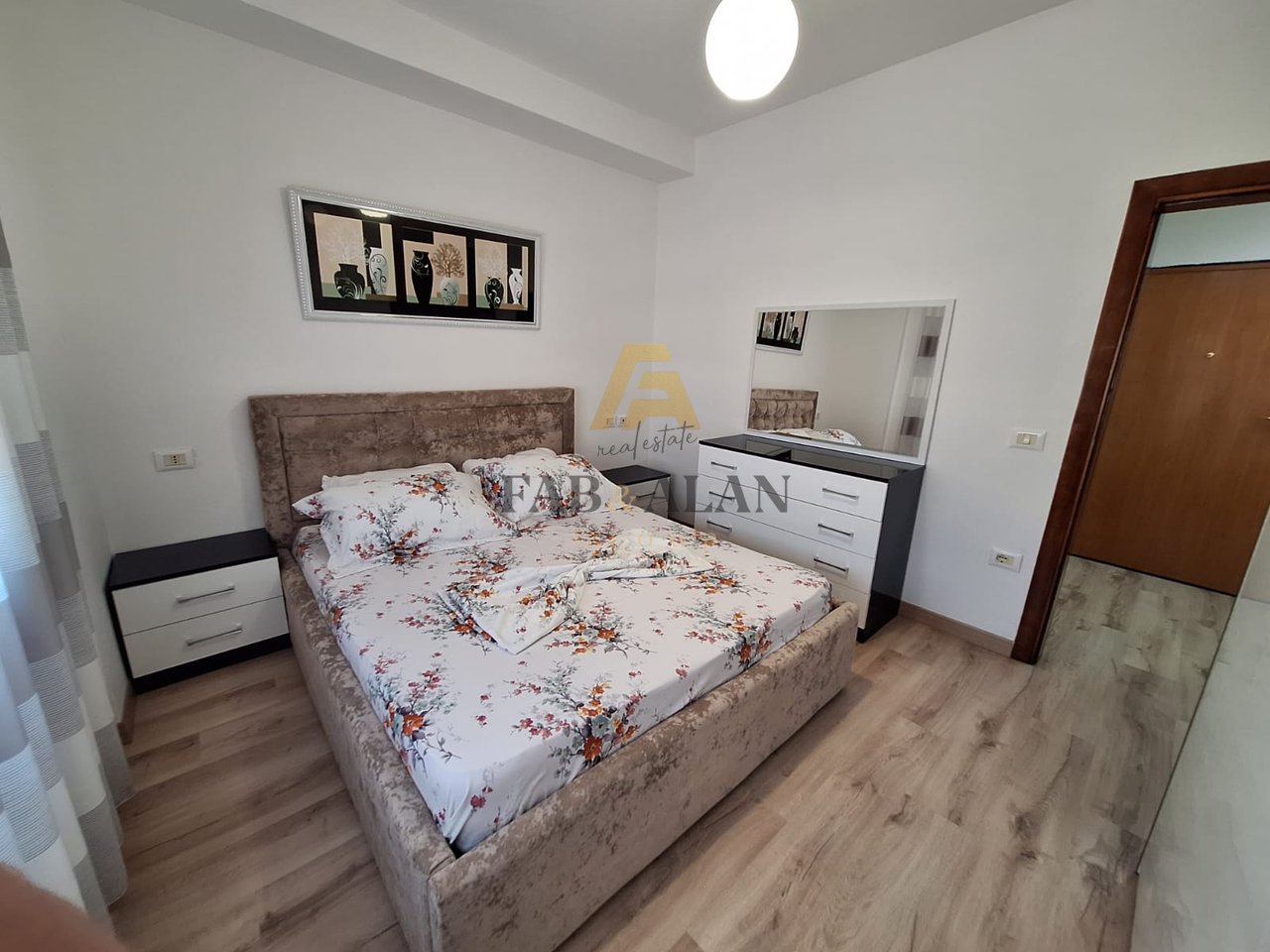 NE DURRES APARTAMENT LUKSOZ 1+1 PER SHITJE!