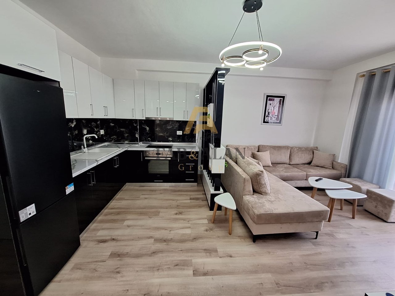 NE DURRES APARTAMENT LUKSOZ 1+1 PER SHITJE!