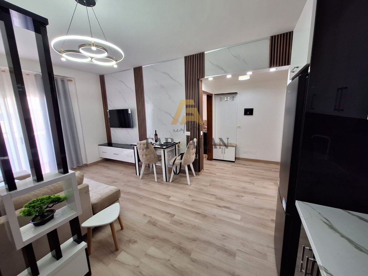 NE DURRES APARTAMENT LUKSOZ 1+1 PER SHITJE!