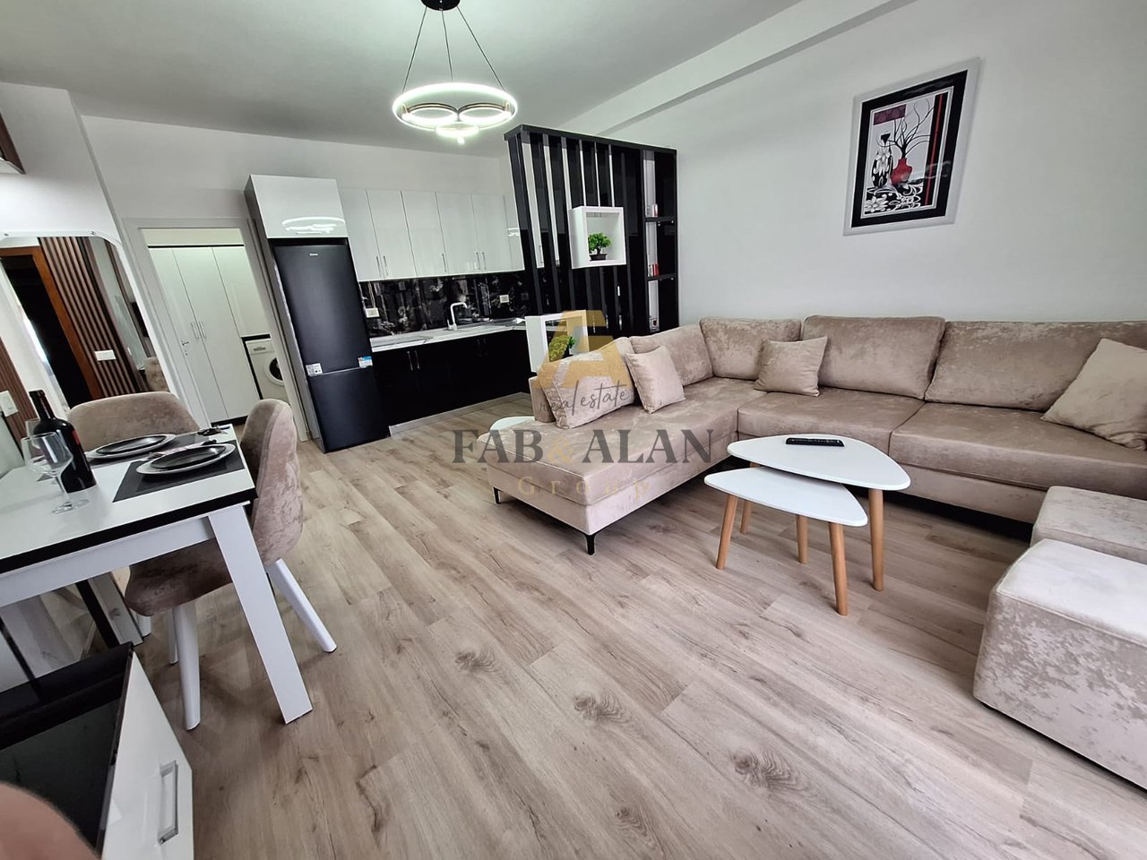 NE DURRES APARTAMENT LUKSOZ 1+1 PER SHITJE!