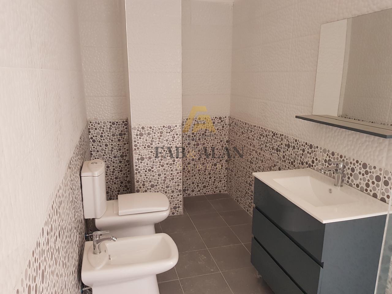Luxury apartment for rent by the dry lake!