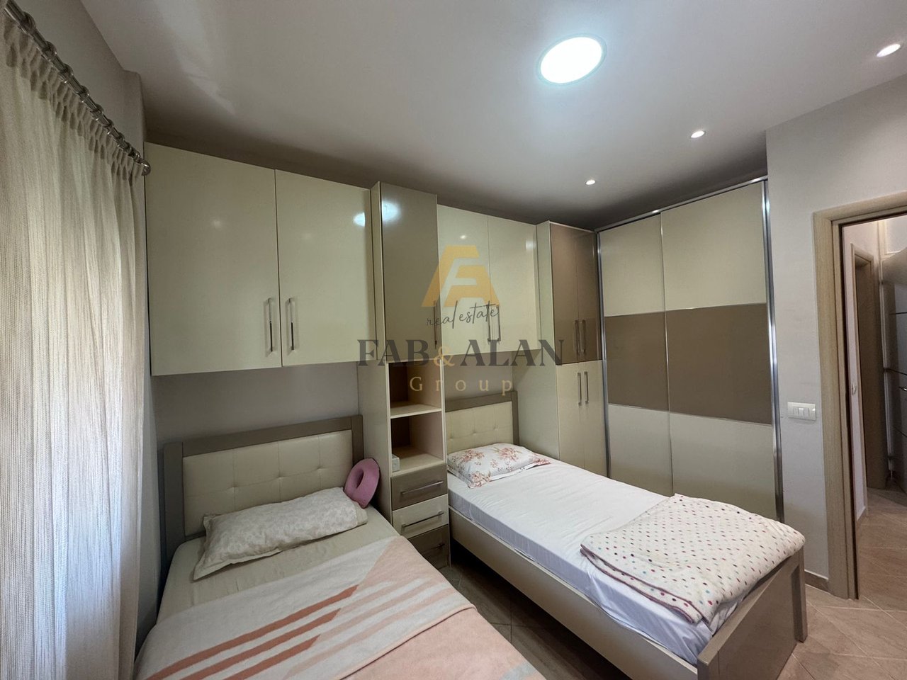 PRANE SHKOLLES BAJRAM CURRI APARTAMENT 2+1+2 PER QERA!